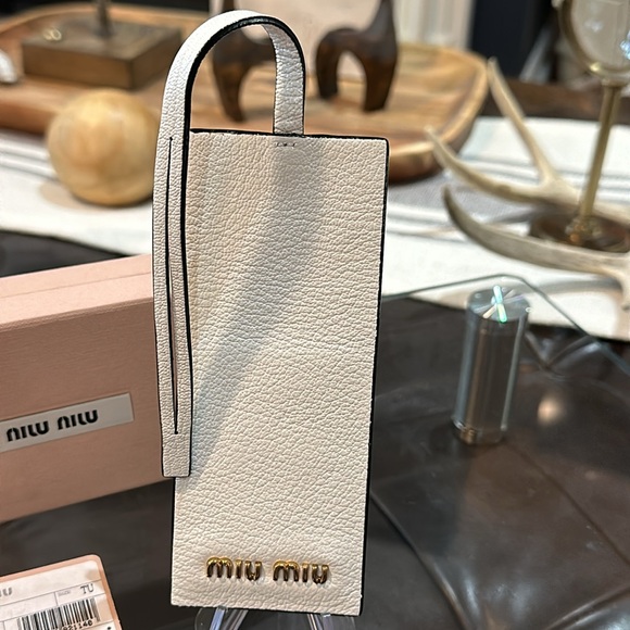 🦄 RARE Authentic MIU MIU Leather “Not Nice” White Unicorn Bag Charm, in Box 🦄 - Picture 3 of 16